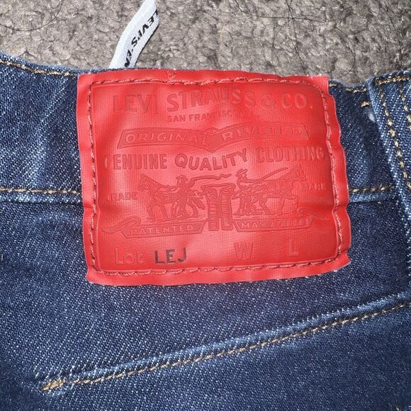 Levi's Women's Straight Leg Jeans - Dark Blue with Red Patch - Picture 9 of 9